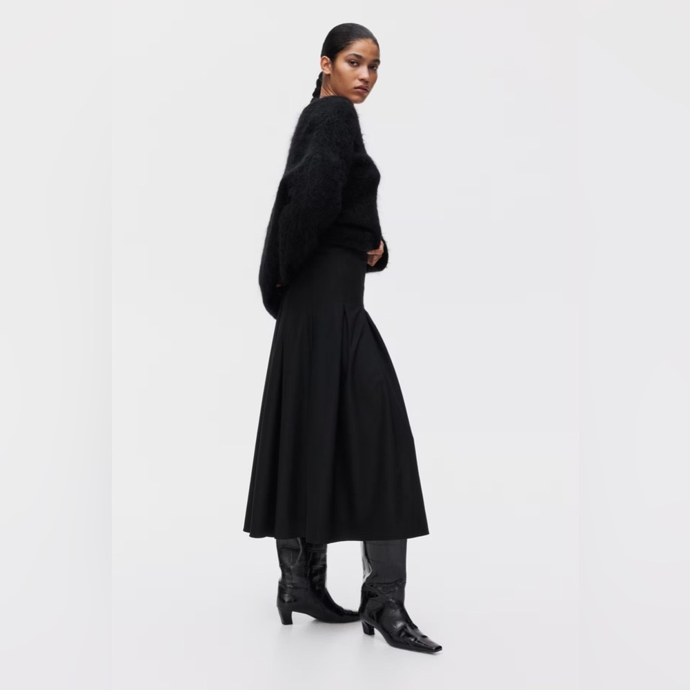 BNWT H&M Pleated Midi Skirt